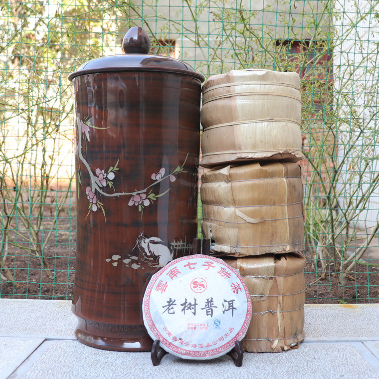 Yunnan Jianshui purple pottery household Pu'er raw and cooked ancient tree white tea seven-child cake sealed storage large ceramic tea pot