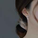 Небольшие дизайнерские серьги, серебро 925 пробы, в цветочек, коллекция 2023, изысканный стиль