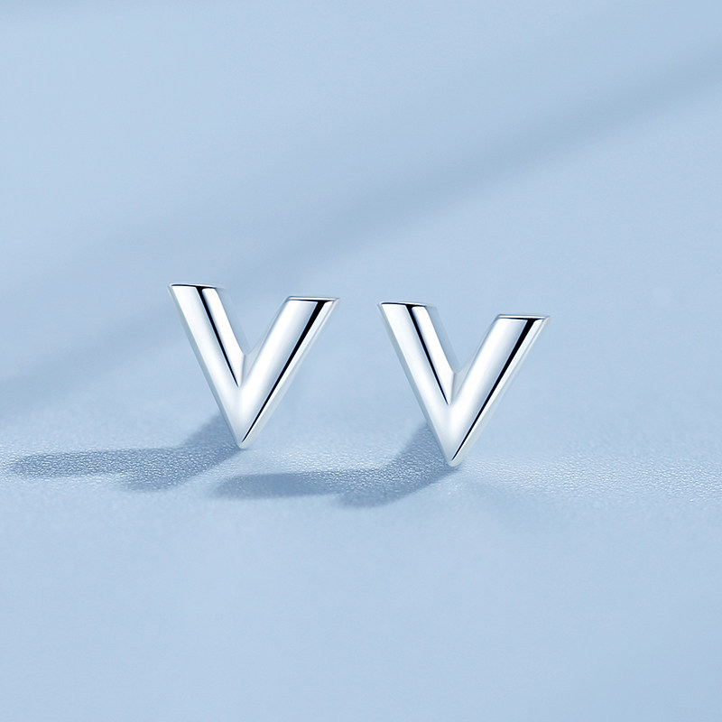 925 pure silver geometric letter V ear pin female 2021 new tidal net red minimalist earrings 100 hitch with a small ear decoration
