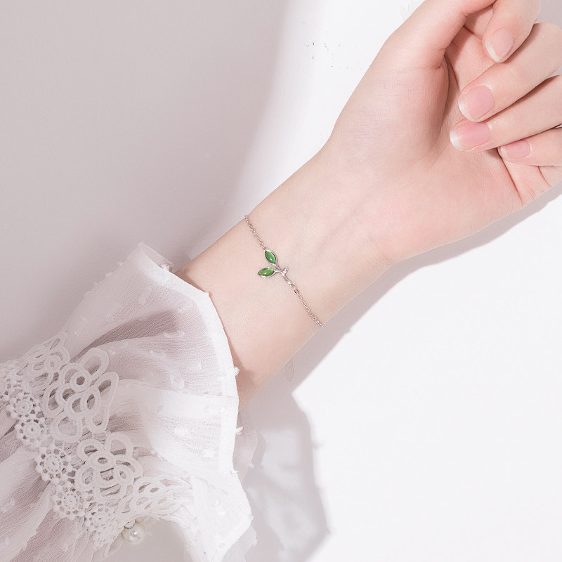 Sterling silver leaf bracelet Female niche design best friend forest student ins bracelet Cold wind simple pair of hand ornaments