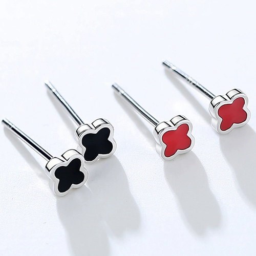 Черные маленькие серьги, серебро 925 пробы, четырехлистный клевер, простой и элегантный дизайн