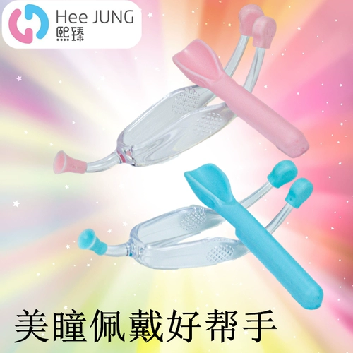 Красивые ученики, носящие артефакты, линзы, линзы, зажим для всасывания