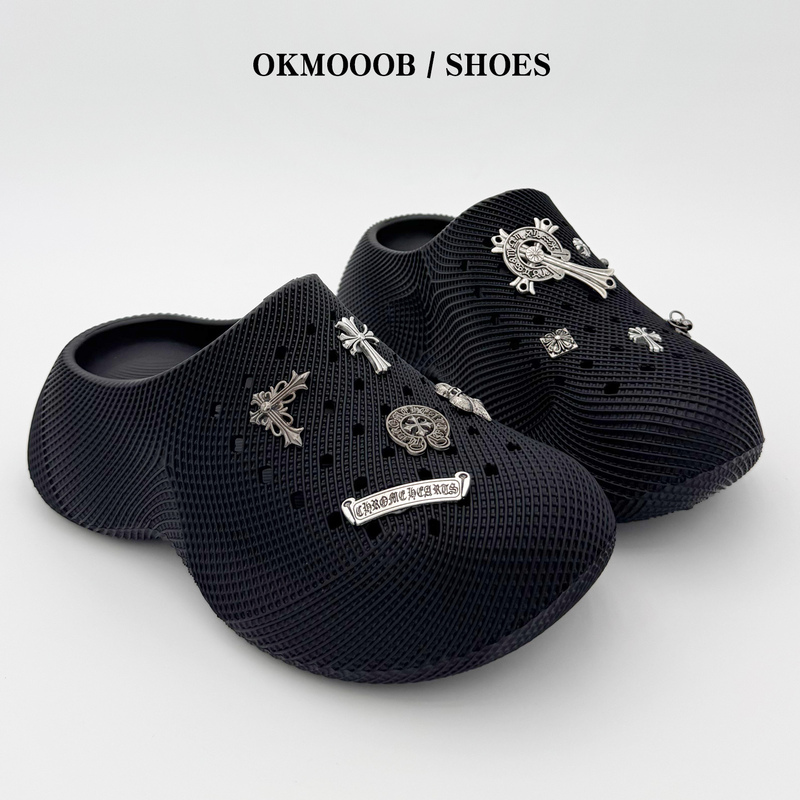 Okmooob Rivet Personalized Clogs for Men and Women, Summer Non-Slip Mules, Outdoor Couple Slippers, Gothic Style Okmooob Rivet Personalized Clogs for Men and Women, Summer Non-Slip Mules, Outdoor Couple Slippers, Gothic Style