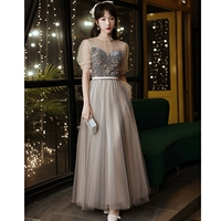 Модель Маленькая модель с высоким уровнем серого синего цвета