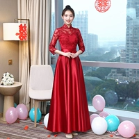 Модель с арендами вина красный стоячий воротник