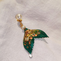 JZ STU * premium * niche retro Green Man fish tail plated 18K gold freshwater pearl mosquito coil ear clip