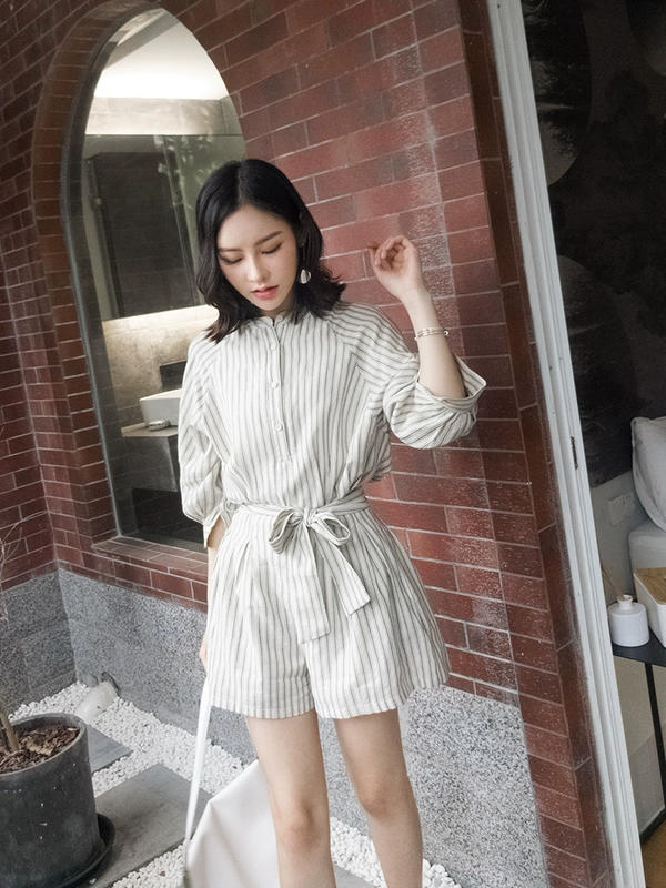 MC2020 hè mới đẹp trai sọc ren thắt lưng giảm béo giữa tay jumpsuit quần short nữ quần ống rộng - Quần short