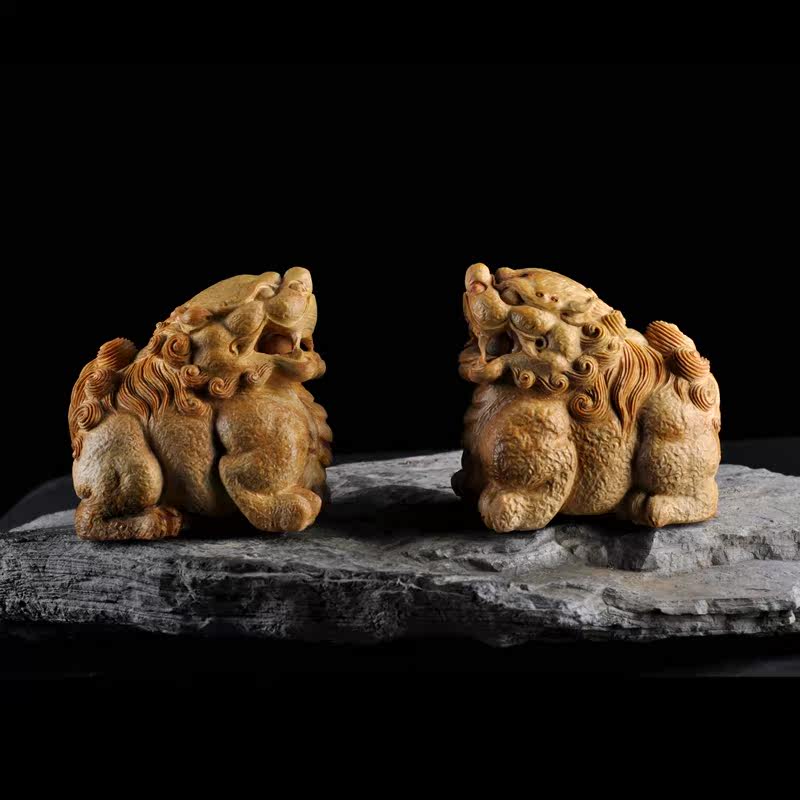 Taihang soul cliff cypress original shape hand carved lion ornaments collection of fine art root carving