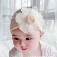 Кремового цвета