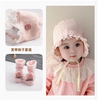 Розовая шапка, носки, комплект