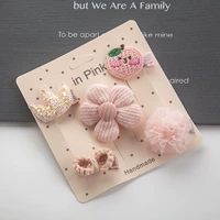 Пять зажимов розовой розы