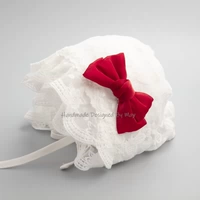 В форме цветка, красный