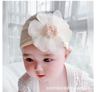 Светло-желтый