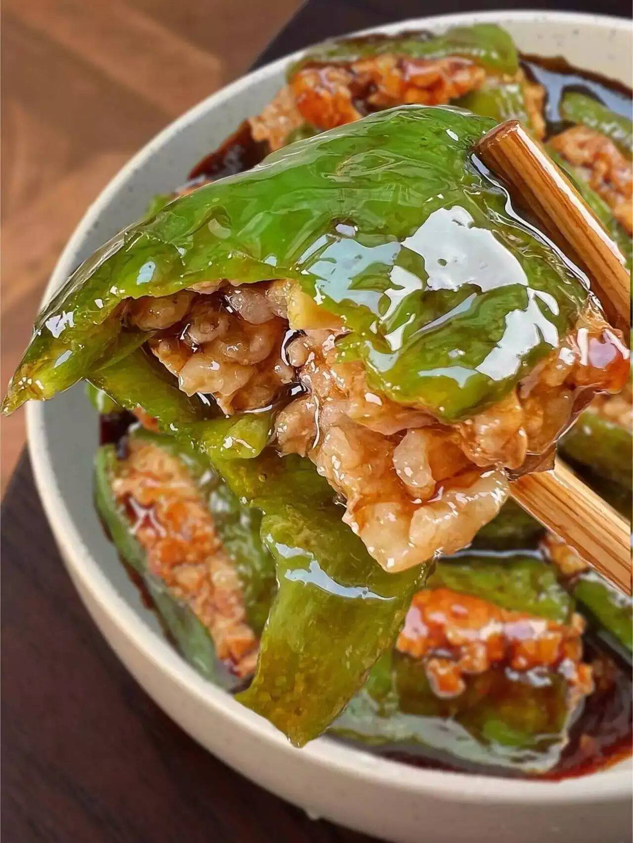 青椒酿肉:一口爆汁的“绿宝石”美味! - 美食分享 - 淘江湖