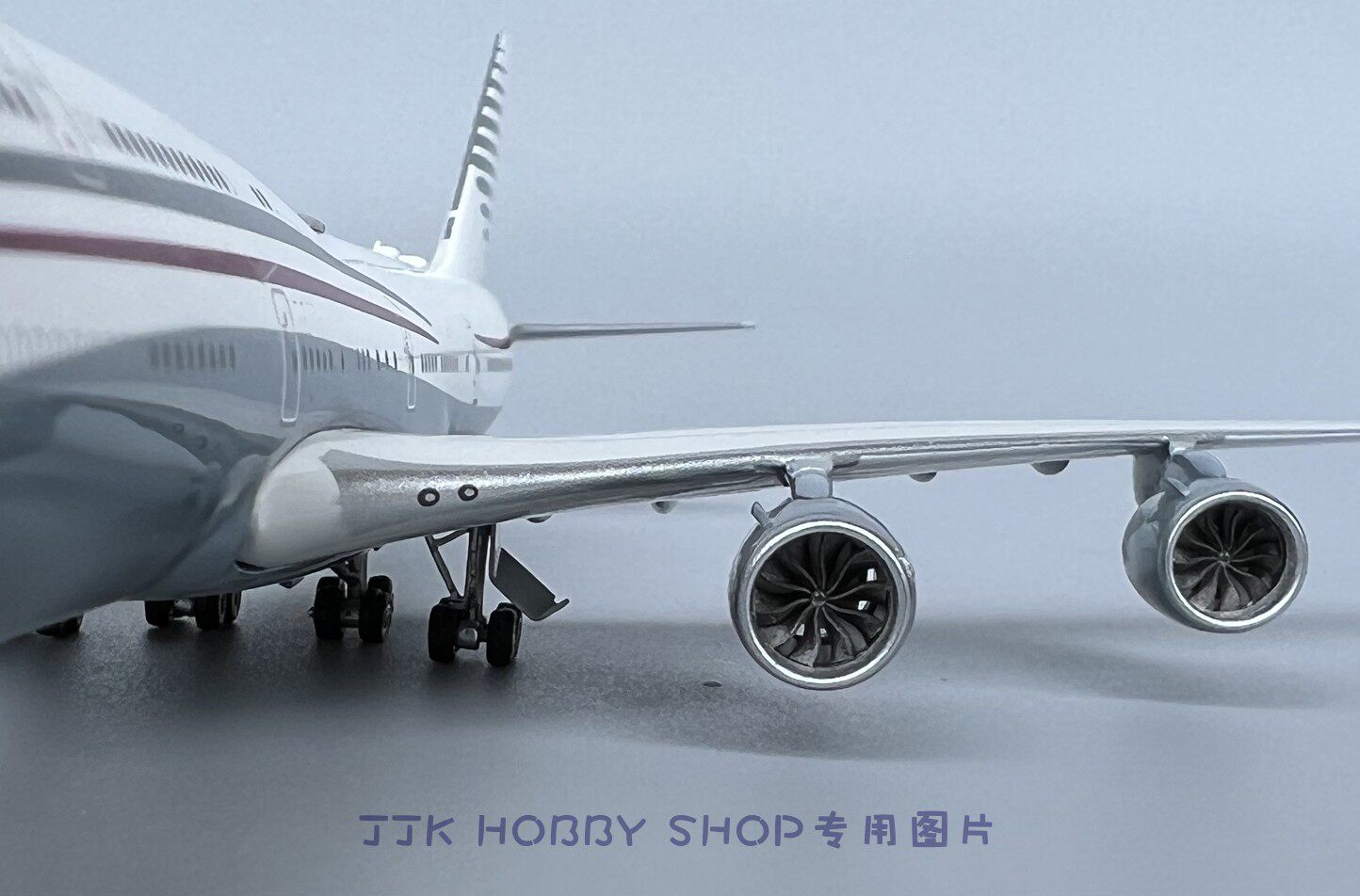Phoenix 1/400 Qatar Amiri Flight Boeing 747-8i A7-HBJ 04537