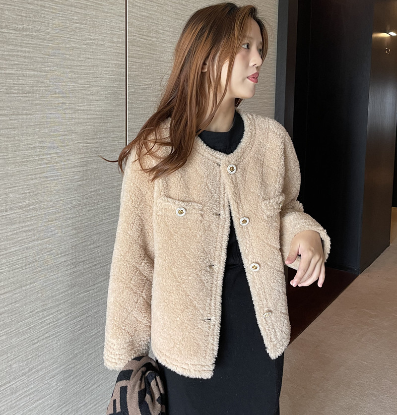 2021 new small short sheep shearling coat lamb wool coat pure wool fur all-in-one women's short