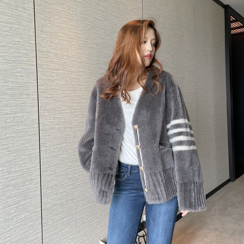 2022 off-season pure lamb wool shearling coat fur all-in-one young fur coat women's mid-length winter