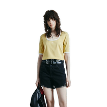 MOCO2024 new autumn product deep U-neck contrasting edges mottled LOGO short-sleeved right shoulder T-shirt MBD3TEE022 MOCO
