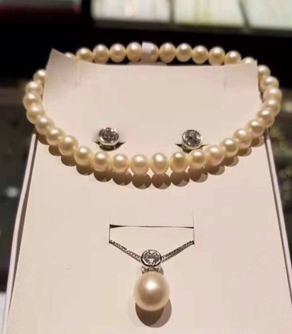 Canada counter Michael Hill Pearl necklace Hand chain ear needle