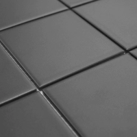 Темно -серой