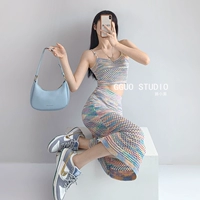 Короткий топ с чашечками, радужный комплект, весенняя юбка, с акцентом на бедрах