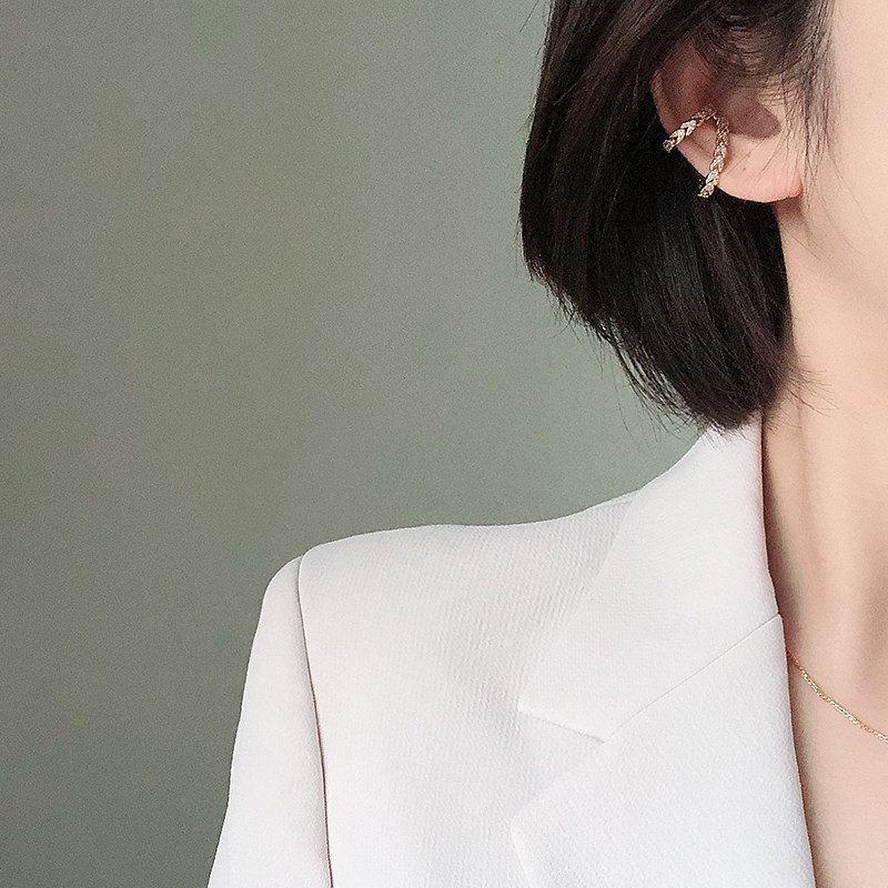 Advanced ear-clampless ear-hole ear-walled female double earrings with fashionable European and American wind-circle earrings without pain