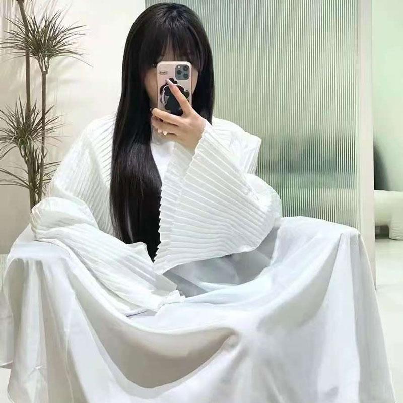 王里ヘアエプロン同じスタイルの高級ヘアカットエプロン、髪の染みがなく袖付き、拡大されたヘアカットエプロンヘアサロン