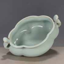 Antique official kiln porcelain found and leaked old goods. Song Dynasty Ruci Qingliang Temple royal four-legged pumpkin double-eared incense burner bag old