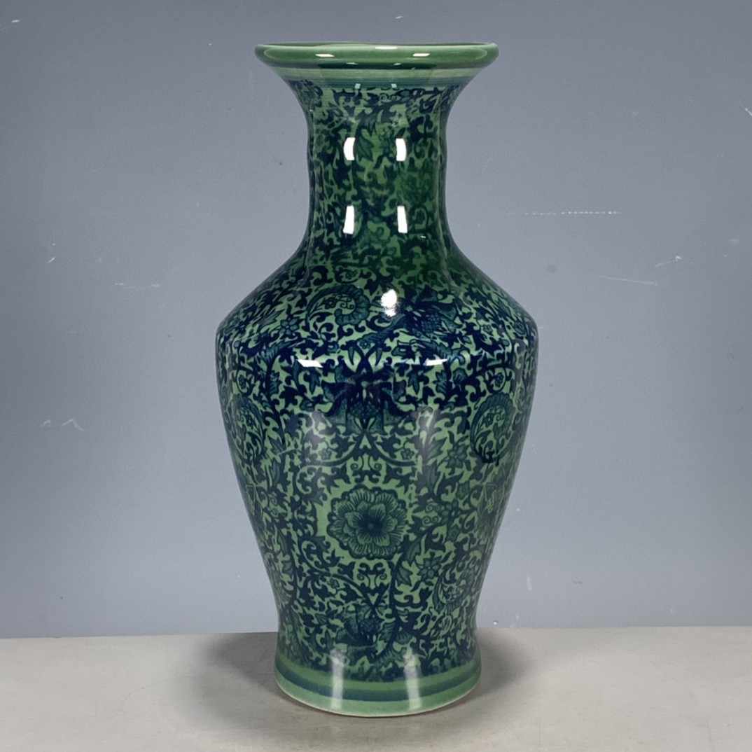中国骨董品/大清雍正年製/大清雍正帝御製 A superb and extremely rare blue and white vase with fruit