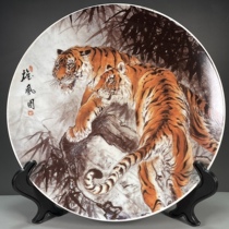Antiques and antique porcelain returned from overseas made in the Qianlong period of the Qing Dynasty gray color Xiongfeng tiger appreciation plate. The bracket is photographed separately.
