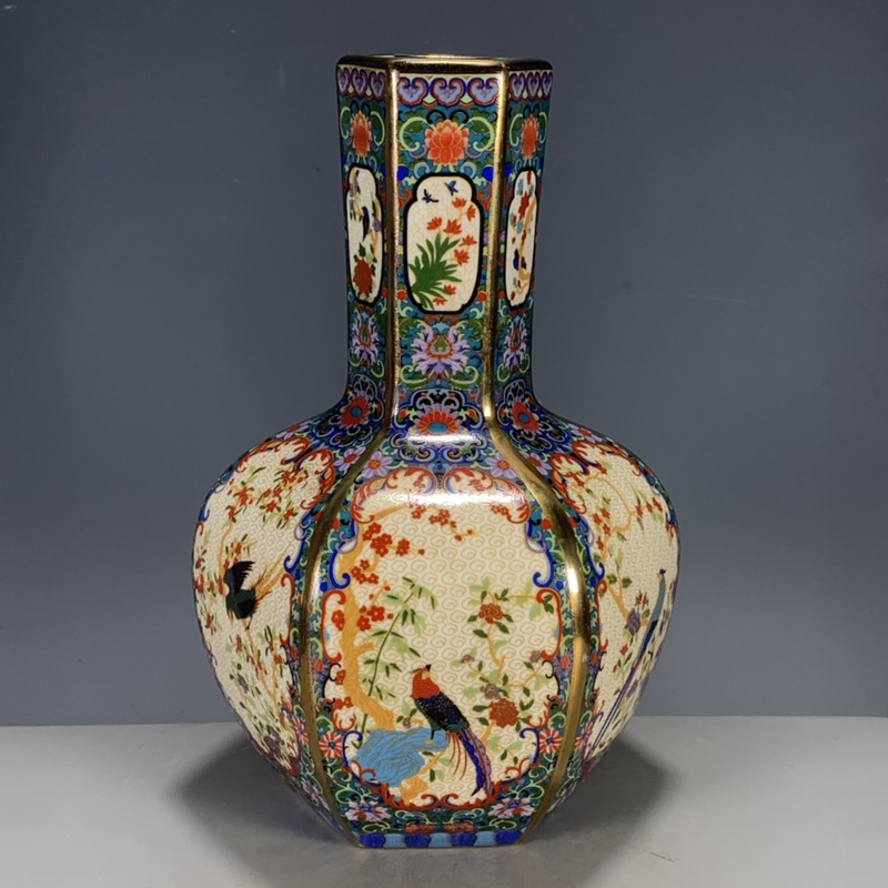 European Repatriated Old Porcelain Goods, Qing Dynasty Yongzheng Era, Powdered Color with Gold Detailing, Floral and Bird Motifs, Antique-Style Repatriated Celestial Globe Vase