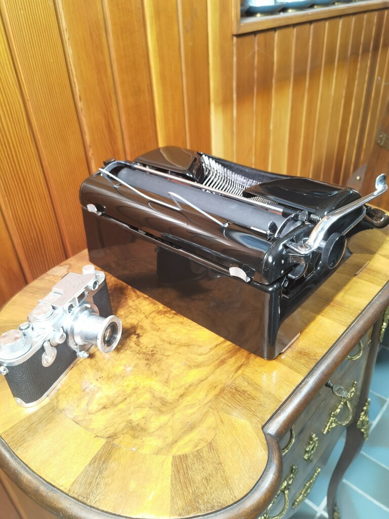 "0ae9b54602574005b9ecc9b3d67bcfab.jpg "