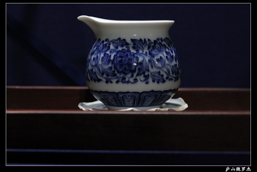 Fair Cup Qingfu bottom Jingdezhen Chai kiln fired heavy work glaze Lower green flower spot Stalking Lotus's hand painted WeiRoger