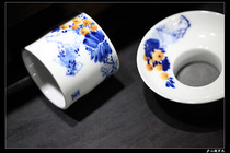 A complete set of hand-painted blue and white plus ribbon base handmade tea leakage tea filter Jingdezhen ceramics Cao Dabing original design