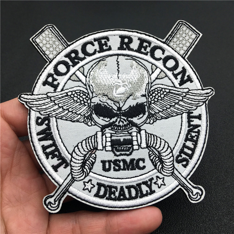 USMC Reconnaissance Soldier Embroidered Arms Badge magic sticker Shoulder Badge Nylon Thorn born player edcgear