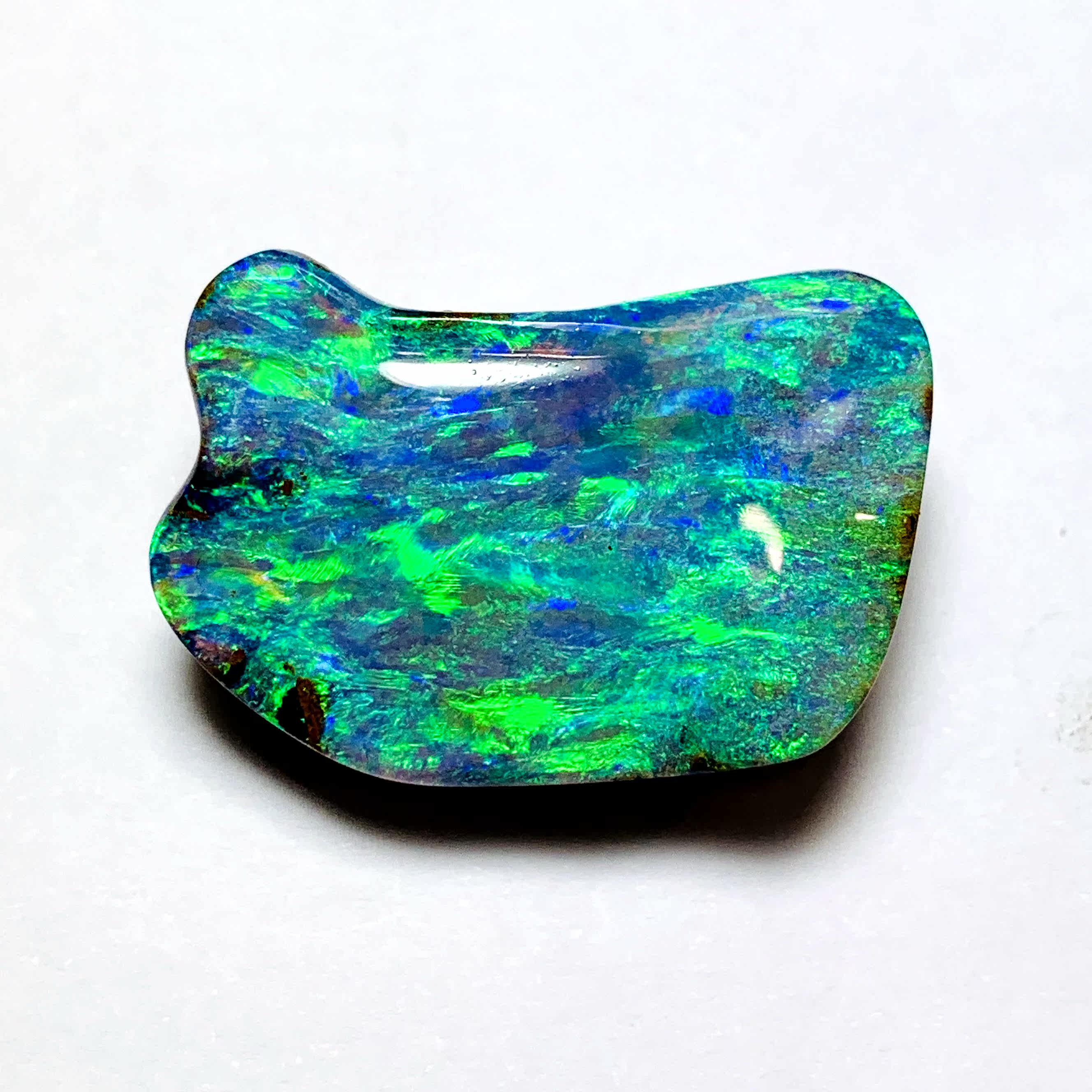 Australia Australia natural iron Opal Exquisite bare stone Bright green shape shape can be designed to customize the finished product