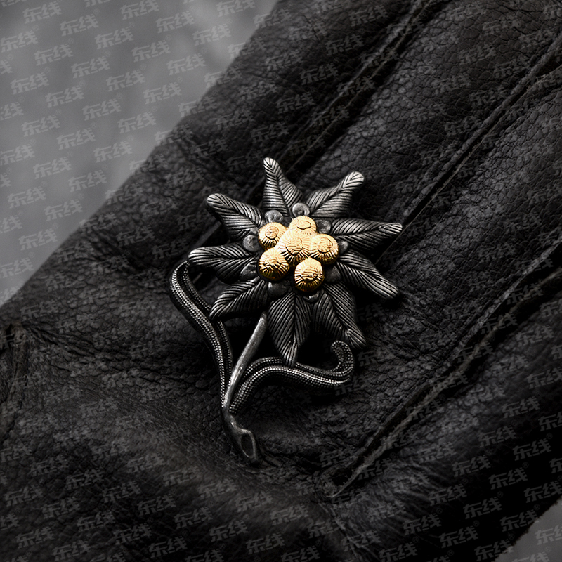 Replica old mountain edelweiss hunter leaf oak leaf brooch badge badge
