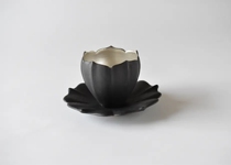 Japanese pottery writer Dong Yiren handmade black ridge flower silver color cup and saucer