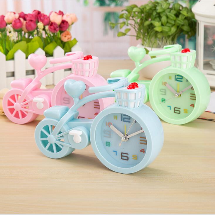 Desktop creative personality Students Children's watch headboard mute quartz clock desktop Small swing piece alarm clock electronic clock