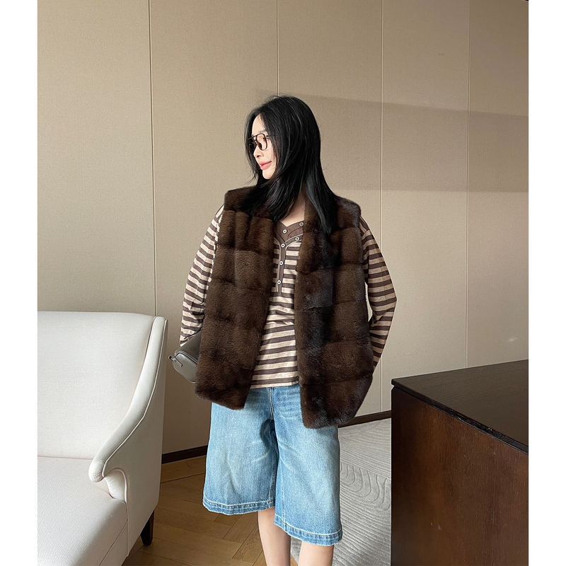 2026 Autumn and Winter New V-Neck Whole Mink Velvet Mink Fur Vest Warm Vest Mink Fur Coat for Women 2026 Autumn and Winter New V-Neck Whole Mink Velvet Mink Fur Vest Warm Vest Mink Fur Coat for Women