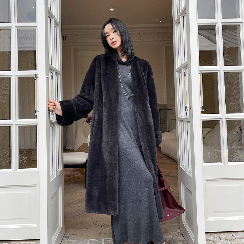 New 2025 Imported Velvet Mink Coat, Over-The-Knee Long Style, Elegant Mink Fur Coat for Women, Haining Winter