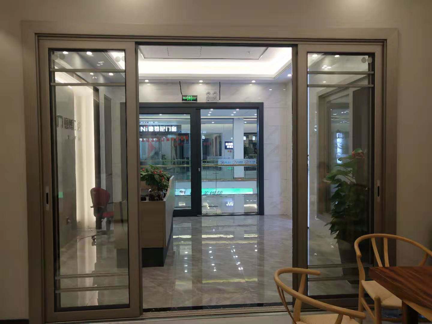 Three-rail Ramen in Warsaw (with gold steel mesh) in the Warsaw