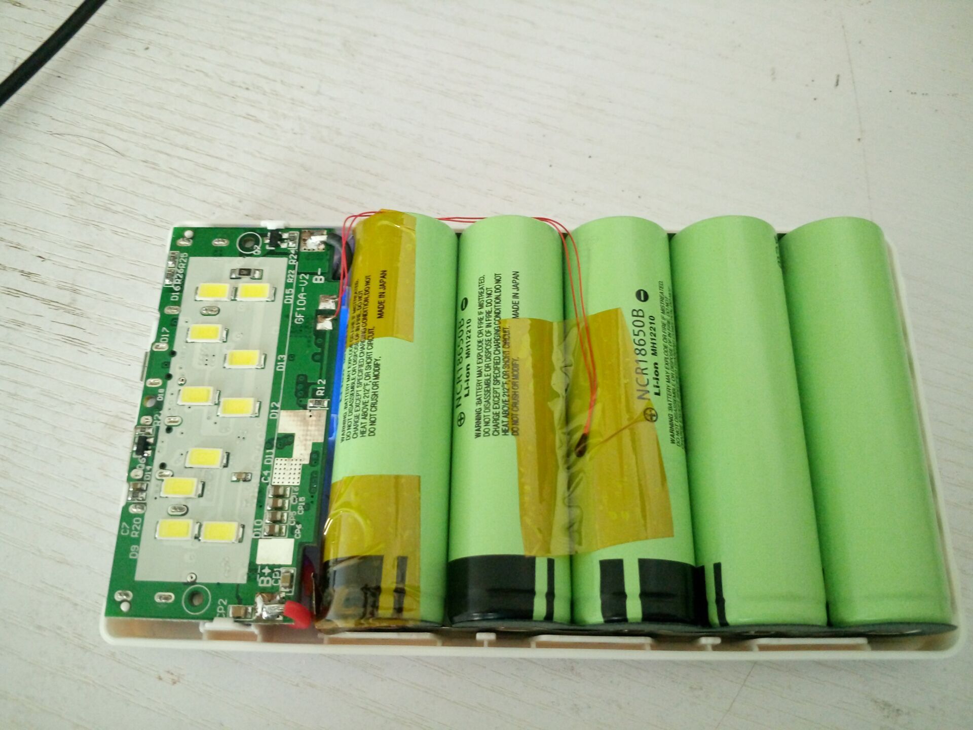 QC3.0 dung lượng cao điện thoại di động sạc nhanh flash sạc kho báu đọc ánh sáng QC2.0 điện thoại di động sạc bộ báu vật