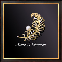 nanaz style na Lido with golden feather brooch breasts and donuts for women upscale luxury