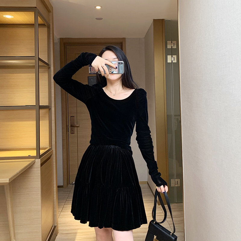 Temperament fashion suit Autumn and winter new knock-level expensive flocking court top base shirt skirt women's spot