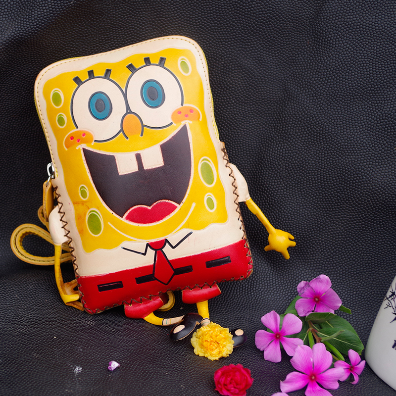 Leather cartoon SpongeBob SquarePants messenger small square bag First layer cowhide 6P7P mobile phone bag One-shoulder three-dimensional modeling bag