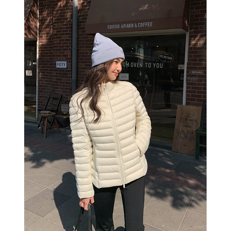Lightweight Ribbed down Jacket for Women, Winter 2025 New Short Style, Slim Fit, Stand Collar, Cloud Puff White Warm Coat