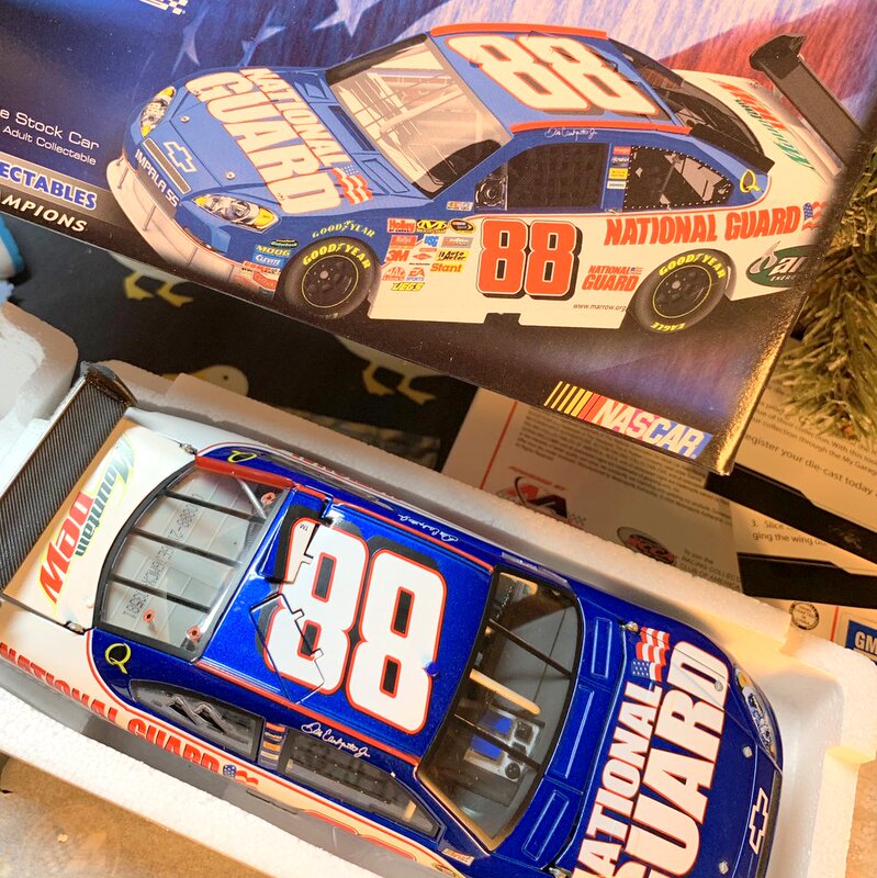 Collectible Star Racer Dale Earnhardt Jr. Wins the Championship Chevrolet 1:24 Alloy Racing Car Model Collectible Star Racer Dale Earnhardt Jr. Wins the Championship Chevrolet 1:24 Alloy Racing Car Model
