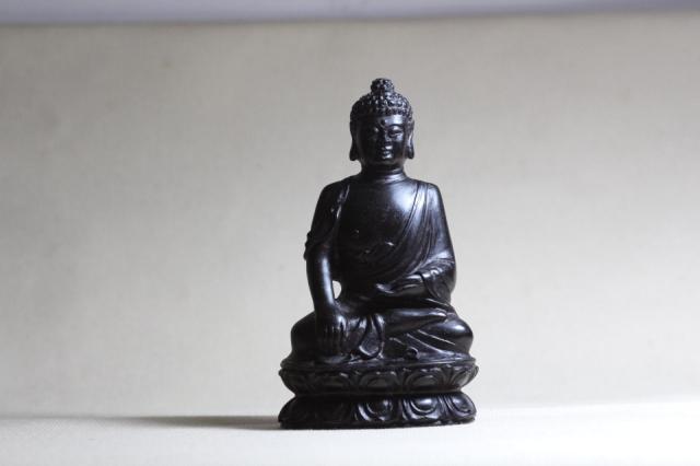 Small leaf rosewood Buddha statue