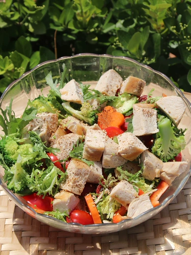 Требовая куриная грудь, курица, большая грудь, свежая и нежная свежая замороженная куриная фитнесная еда, есть свет 1 кг